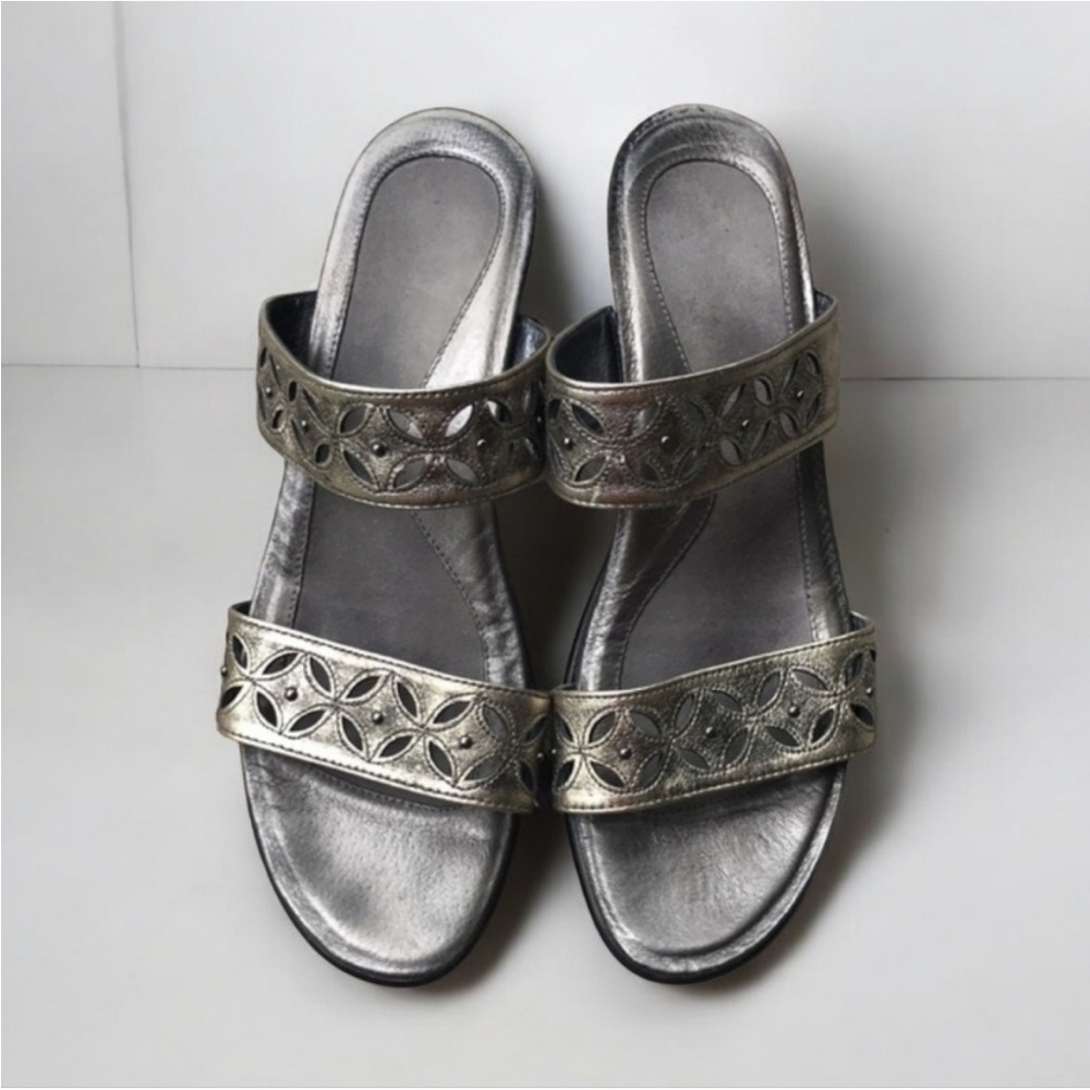 Naot “Palace” Leather Sandals in Metallic Silver/Pewter Size 42 (US 10)